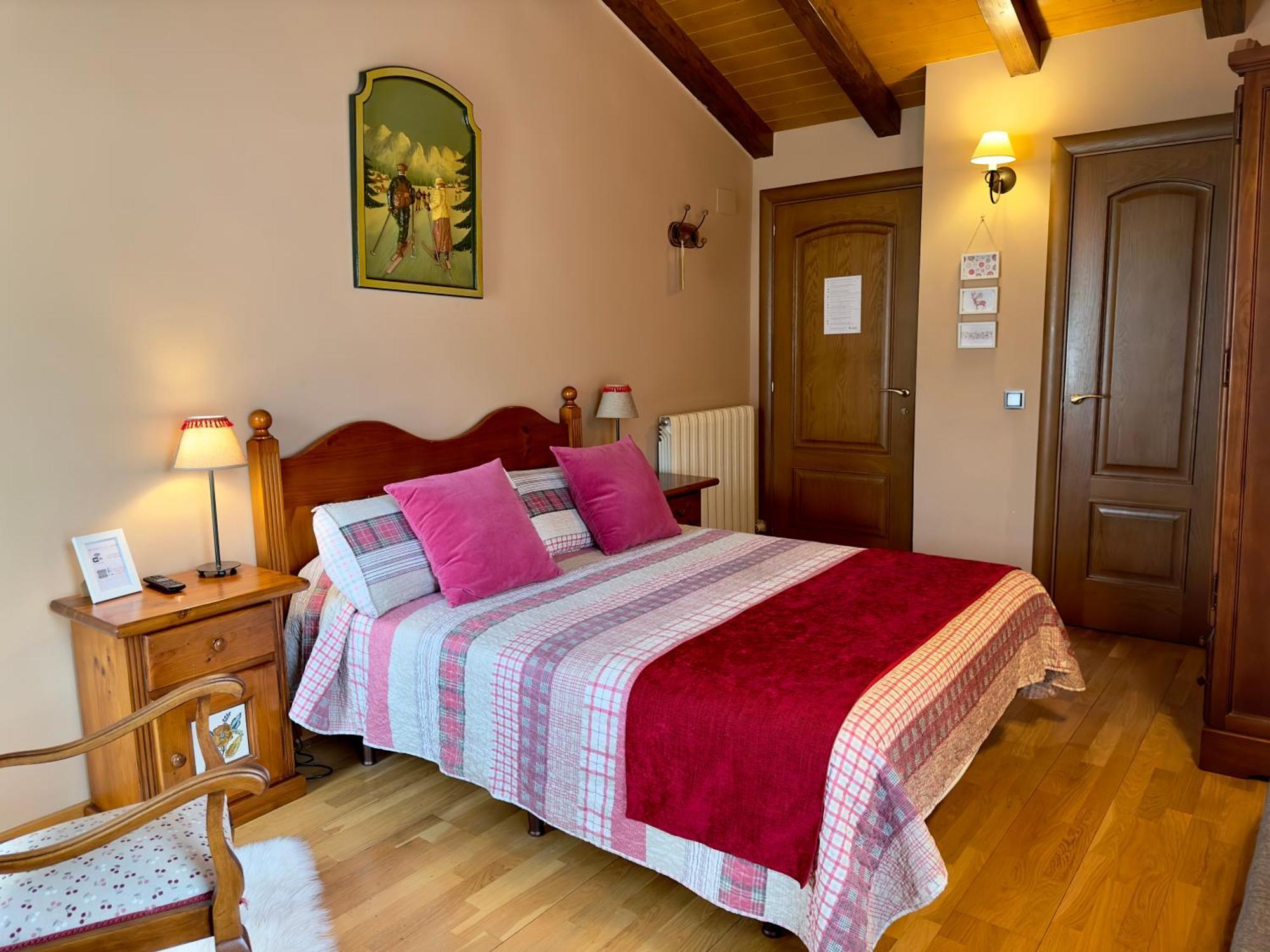 La Llardana Guest House Benasque Bagian luar foto