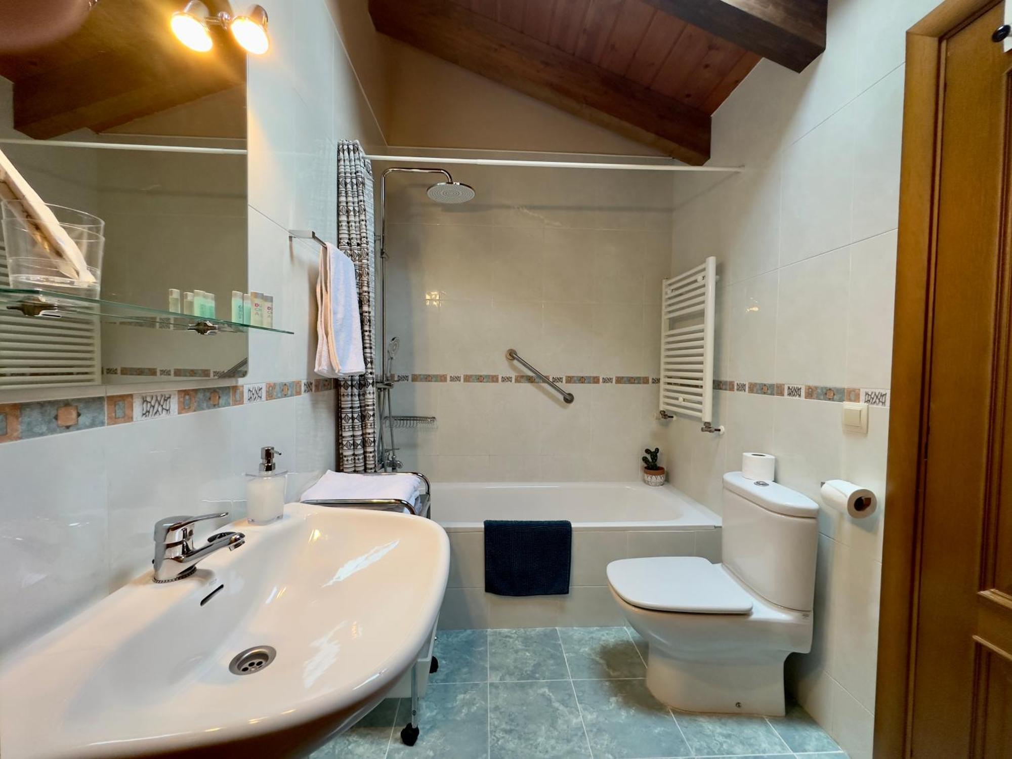 La Llardana Guest House Benasque Bagian luar foto