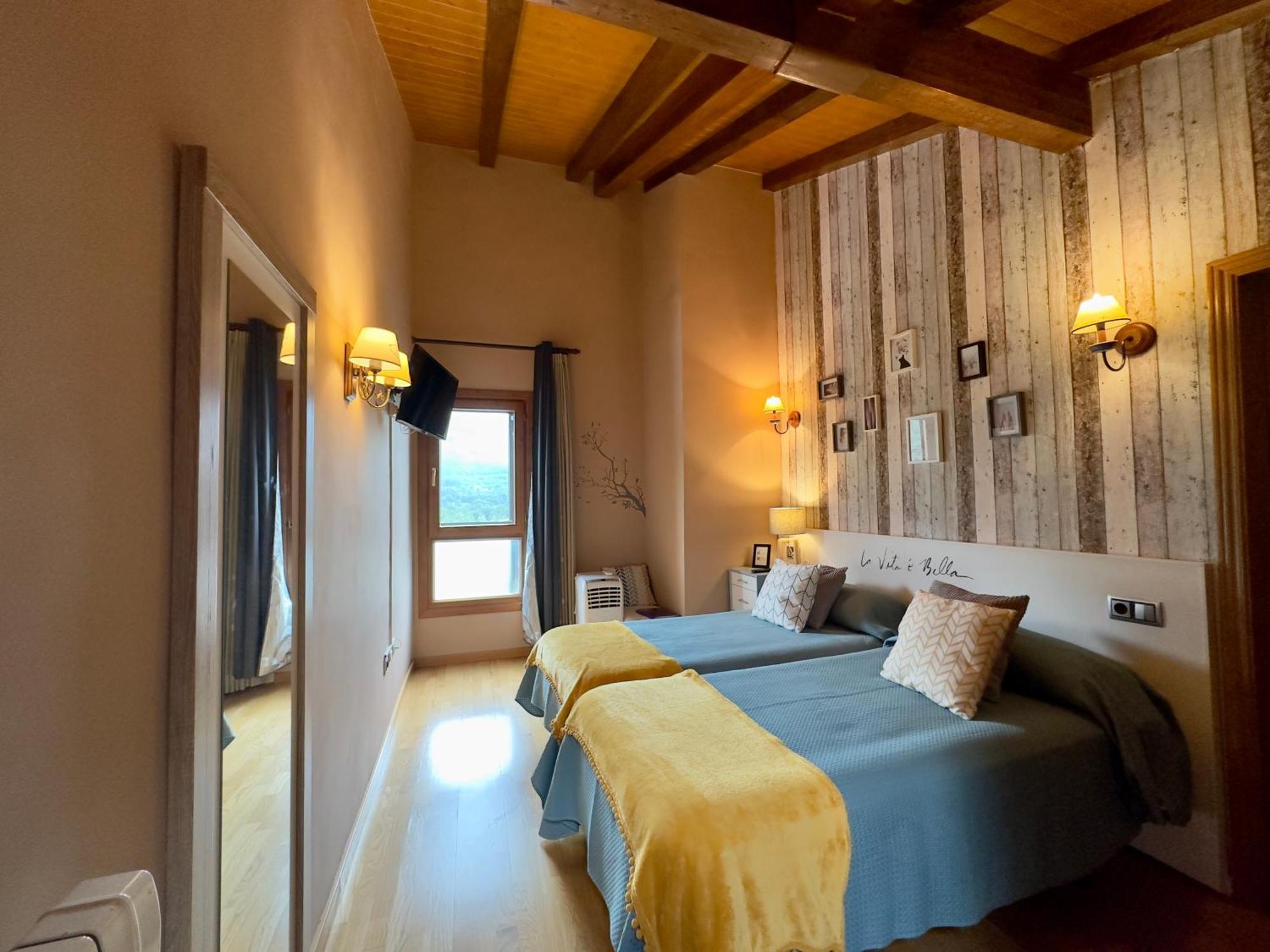 La Llardana Guest House Benasque Bagian luar foto
