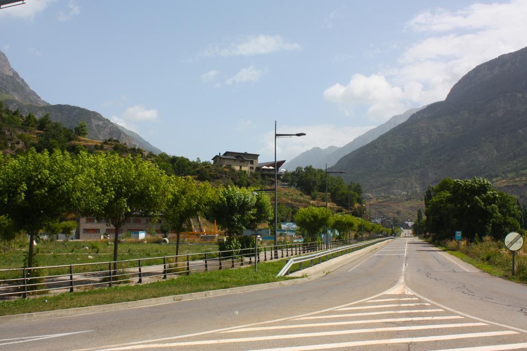 La Llardana Guest House Benasque Bagian luar foto