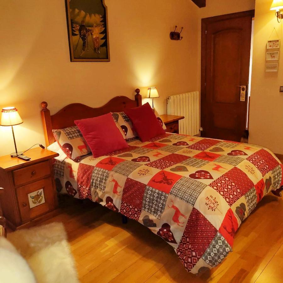 La Llardana Guest House Benasque Bagian luar foto